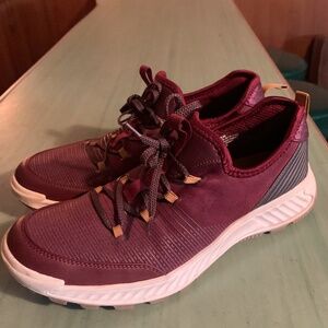 Women's Baretraps Malina Red Walking Comfort Shoes Sneakers Size 10 M